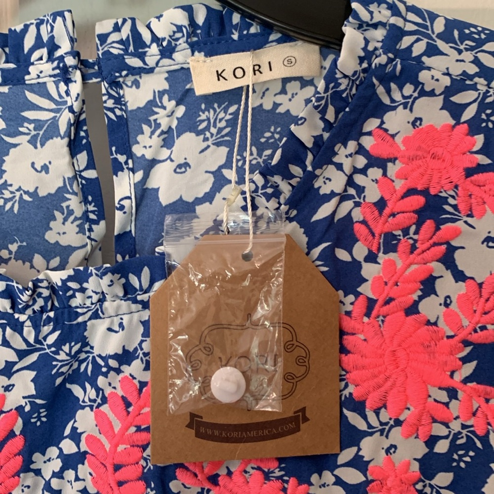 Floral Top - Picture 3 of 6